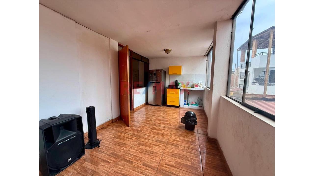 Casa De 3 Pisos En Venta - Lurín - 11