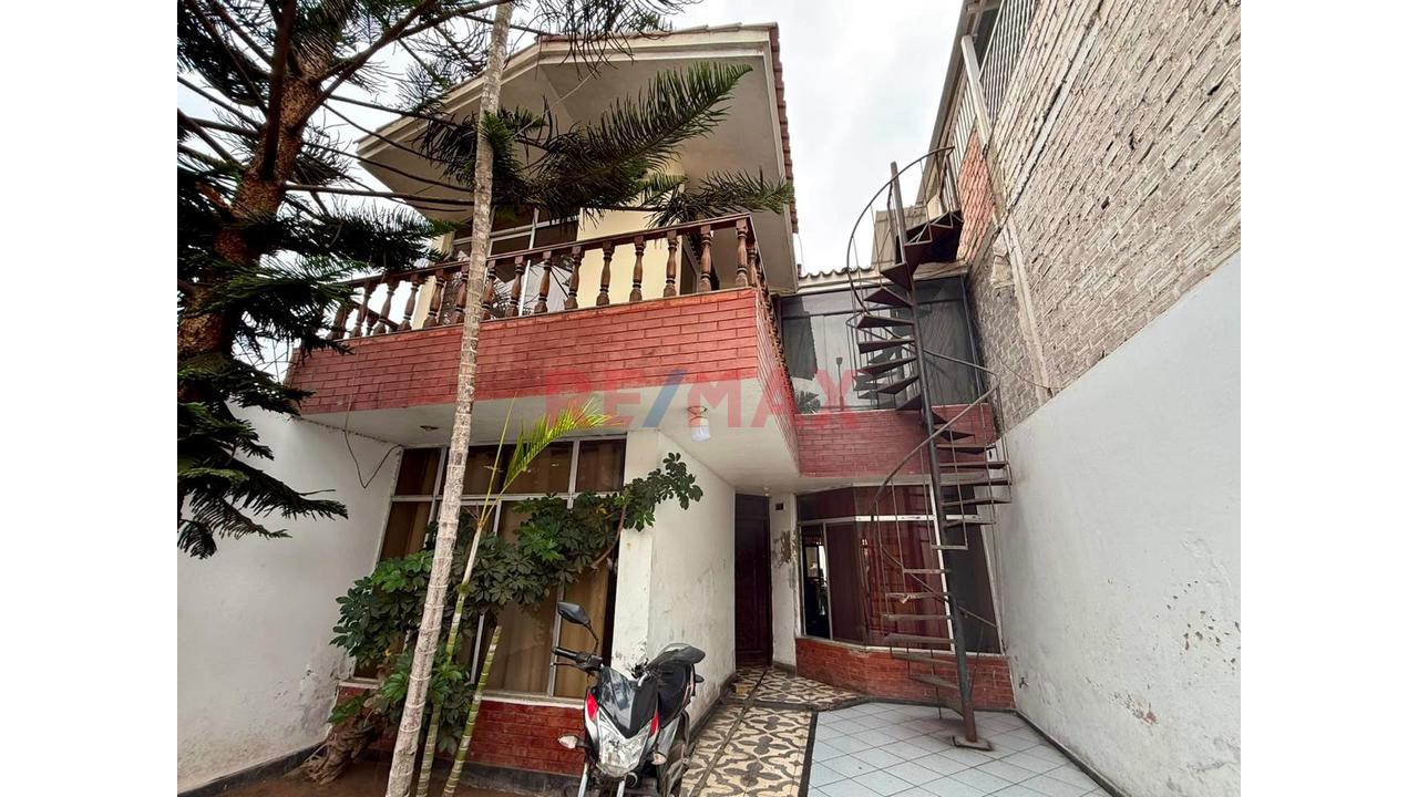 Casa De 3 Pisos En Venta - Lurín - 16