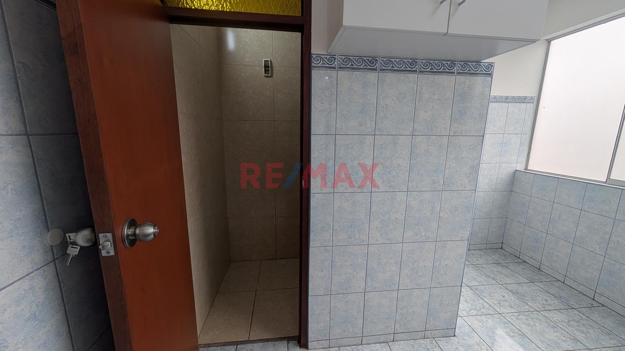 🏥 Consultorio U Oficina En Lince | A 2 Cuadras Del Hospital Rebagliati - 13