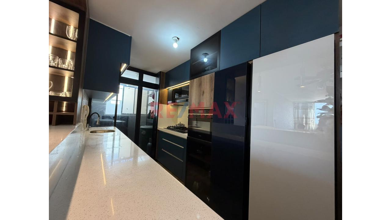 Venta De Departamento Moderno Con Ascensor En Cond. Oasis De Piura - 4