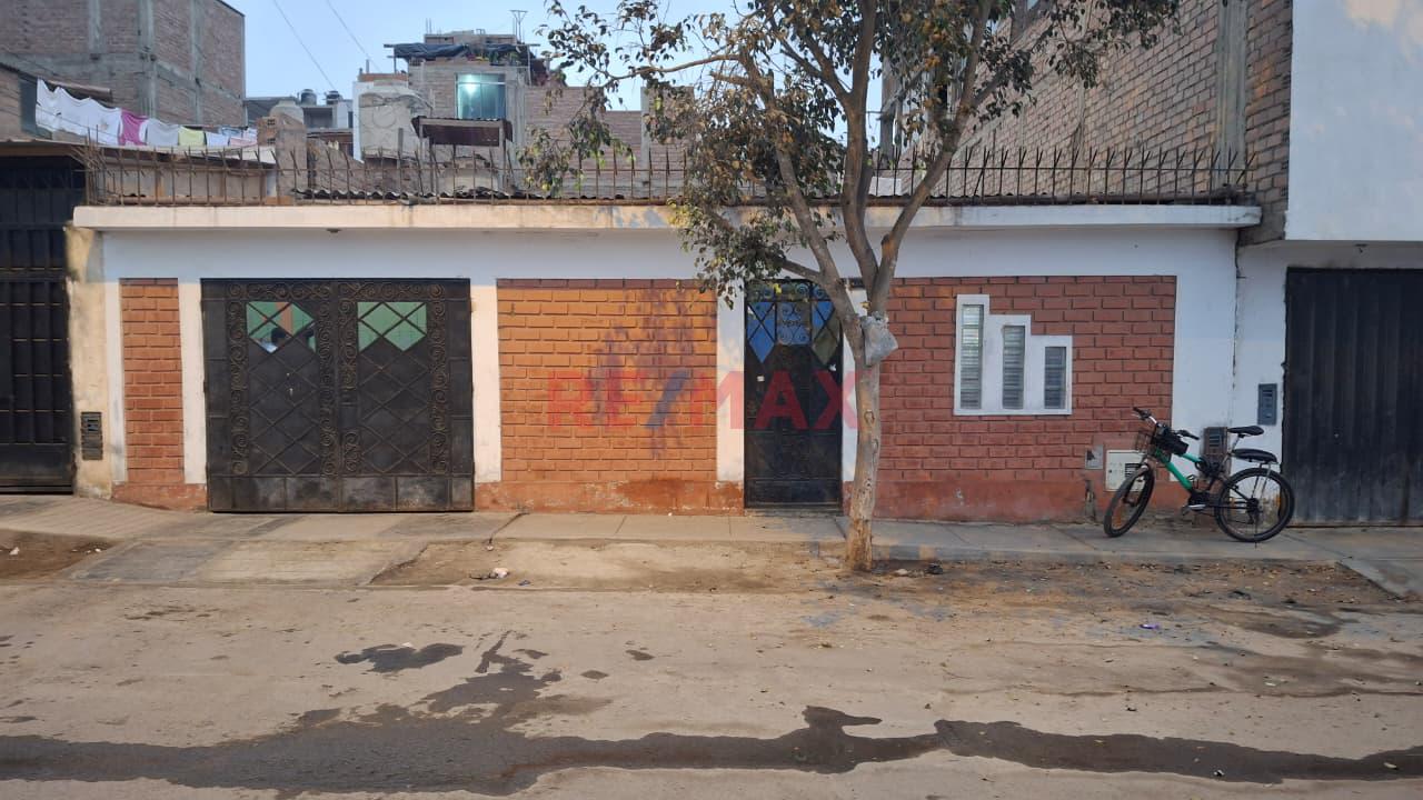 Venta De Casa Como Terreno En Surco.