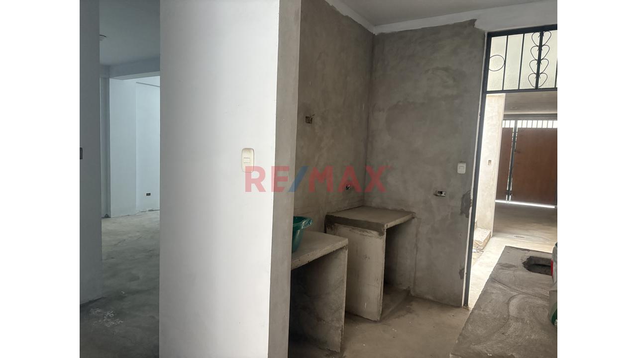 🏡 **¡Venta De Casa De 2 Pisos Semi Construida, Gran Oportunidad De Inversión En San Martín De Porres!** ✨ — foto 6