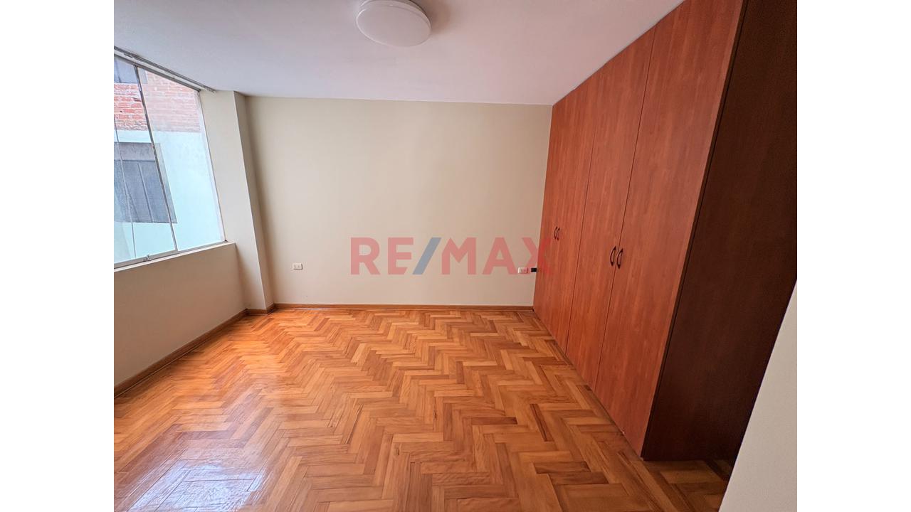 Acogedor Y Funcional Departamento De 103.6 M², Ubicado En Urb. San Isidro - 5