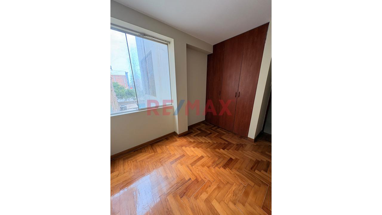 Acogedor Y Funcional Departamento De 103.6 M², Ubicado En Urb. San Isidro - 6