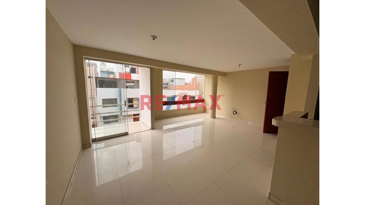 Acogedor Y Funcional Departamento De 103.6 M², Ubicado En Urb. San Isidro - 1