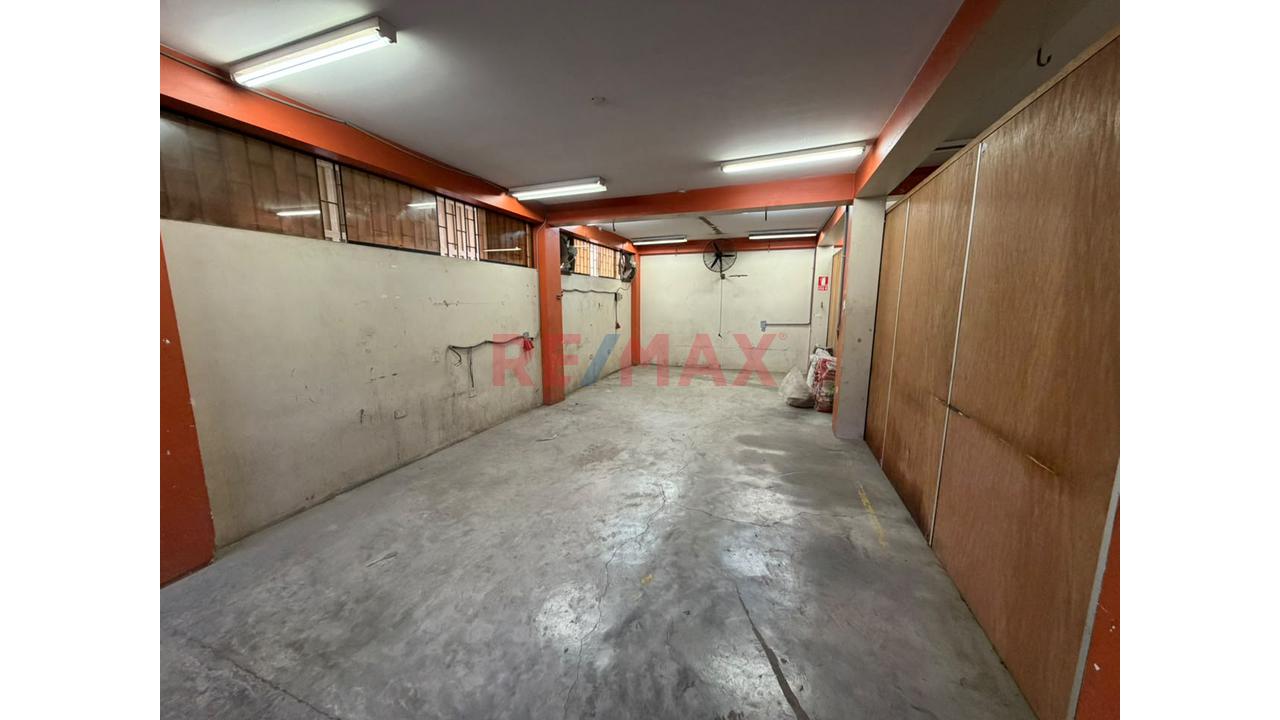 Local Industrial En Primer Piso Los Olivos De 207 M2 Urb. San Elías - 13