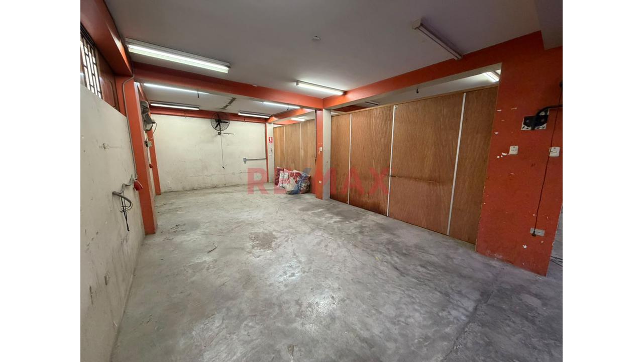 Local Industrial En Primer Piso Los Olivos De 207 M2 Urb. San Elías - 12