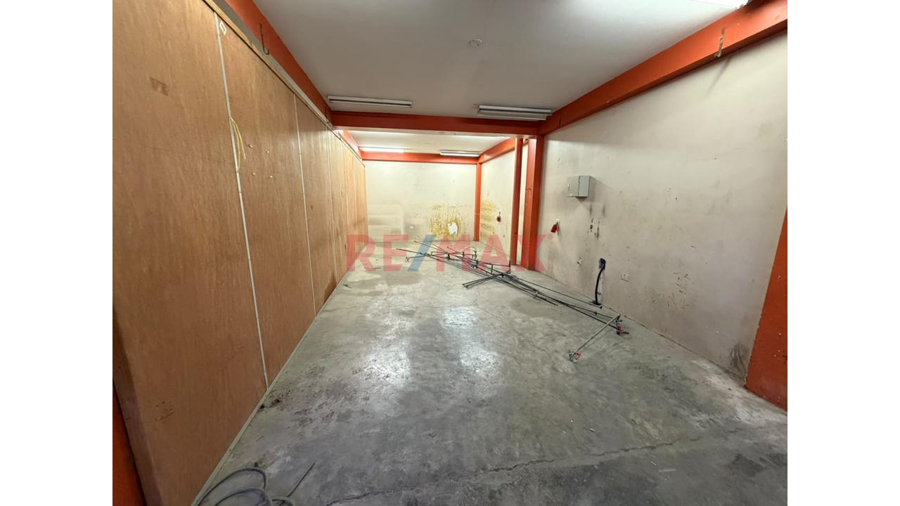 Local Industrial En Primer Piso Los Olivos De 207 M2 Urb. San Elías - 21