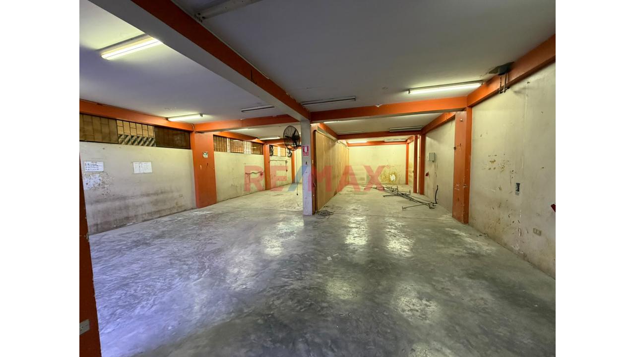 Local Industrial En Primer Piso Los Olivos De 207 M2 Urb. San Elías - 18