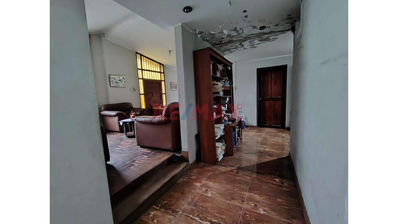 Casa En Esquina 168M2 03Pisos Zona B San Juan De Miraflores — foto 4