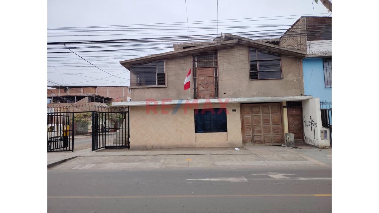 Casa En Esquina 168M2 03Pisos Zona B San Juan De Miraflores