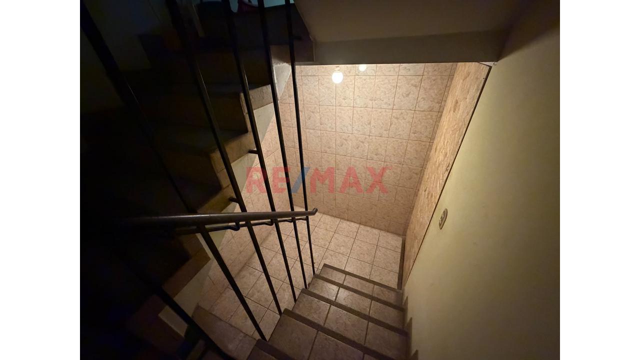 Casa De 3 Pisos 385 M² De Área Construida, 8 Habitaciones 4 Baños Como Acciones Y Derechos - 9