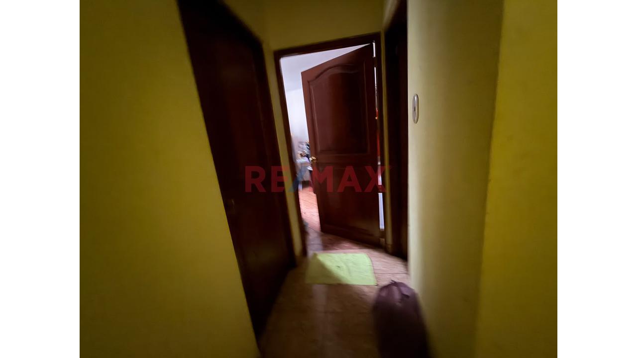 Casa De 3 Pisos 385 M² De Área Construida, 8 Habitaciones 4 Baños Como Acciones Y Derechos - 5