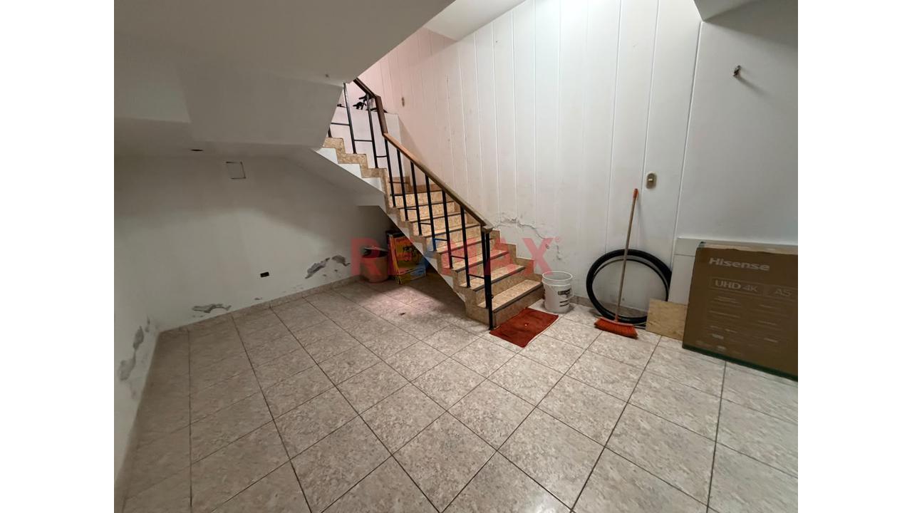 Casa De 3 Pisos 385 M² De Área Construida, 8 Habitaciones 4 Baños Como Acciones Y Derechos - 14