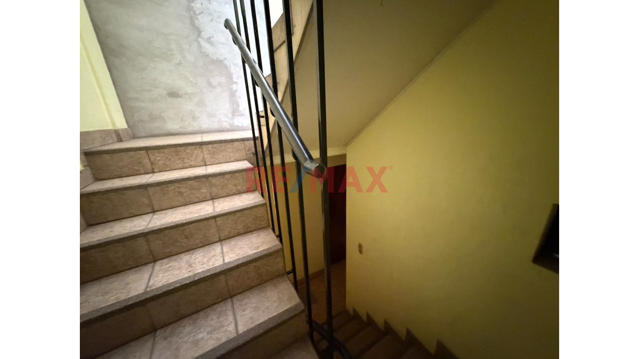 Casa De 3 Pisos 385 M² De Área Construida, 8 Habitaciones 4 Baños Como Acciones Y Derechos - 18