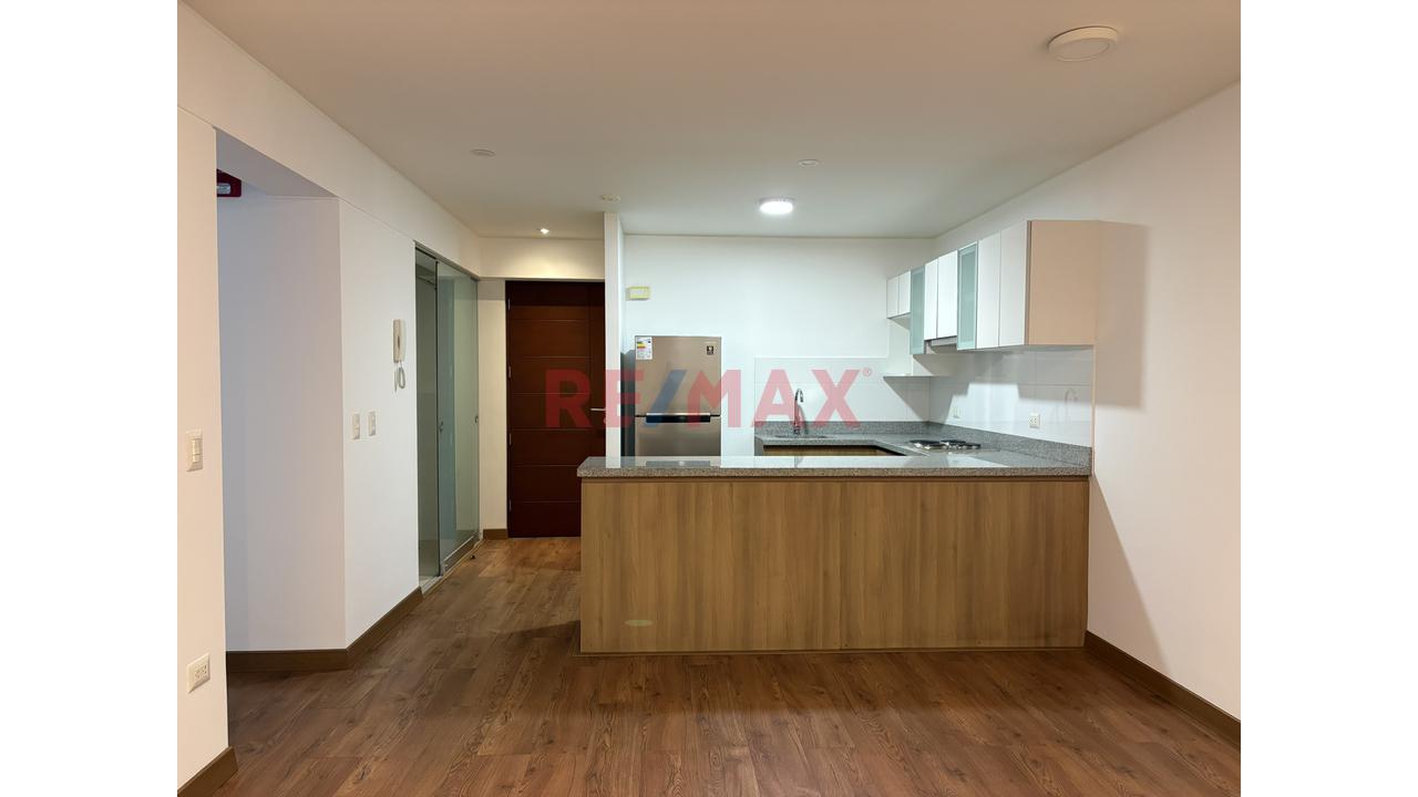 Alquiler De Departamento En Lince Limite Con San Isidro — foto 3