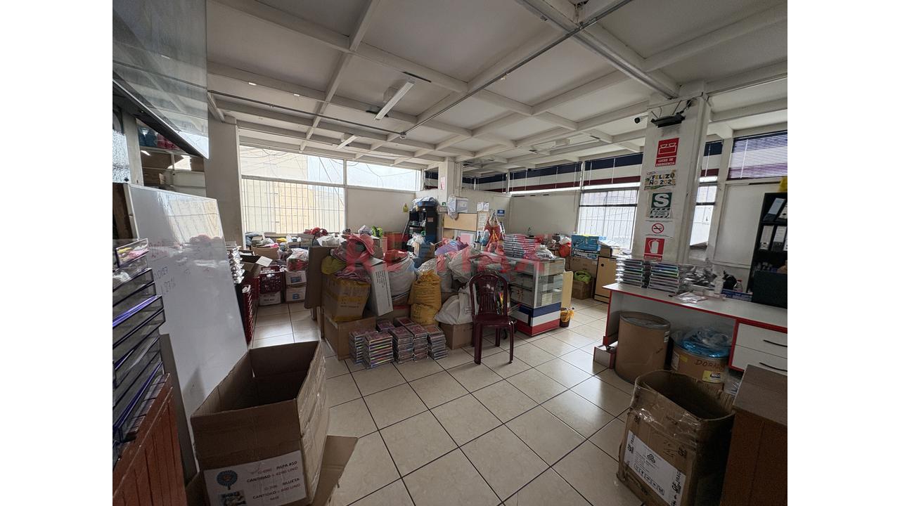 Venta De Local Comercial De 2 Pisos + Azotea | 633 M² | Esquina En Paruro Cdra 9– Cercado De Lima — foto 2
