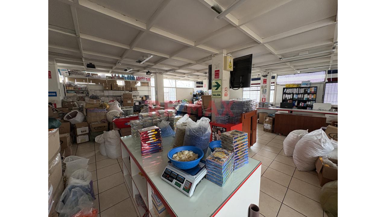 Venta De Local Comercial De 2 Pisos + Azotea | 633 M² | Esquina En Paruro Cdra 9– Cercado De Lima