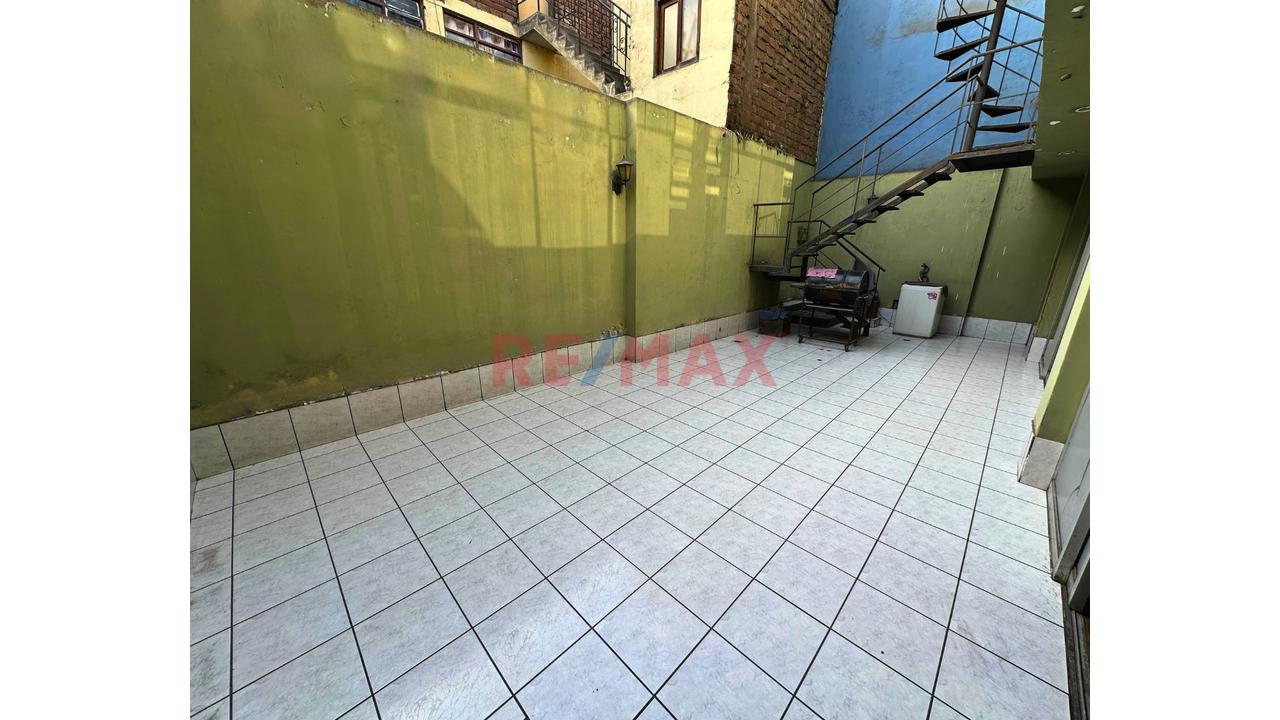 Casa Comercial En Alquiler - 8