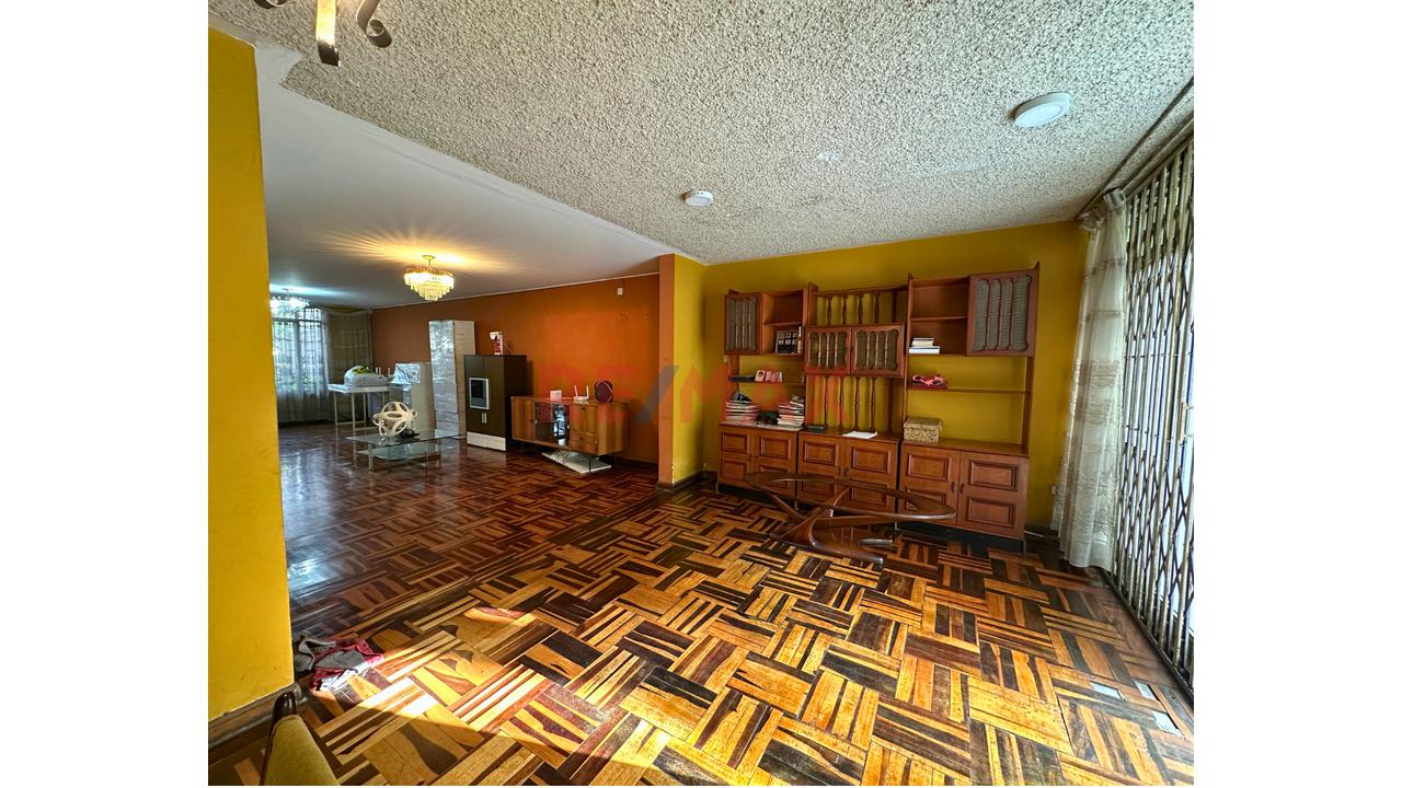 Casa Comercial En Alquiler - 4