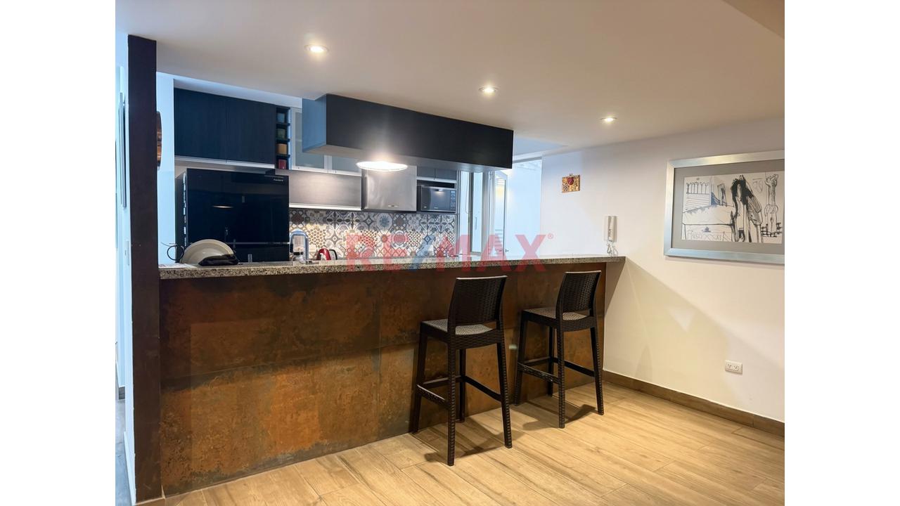 Venta De Elegante Departamento Amoblado En San Isidro 1Er Piso — foto 2