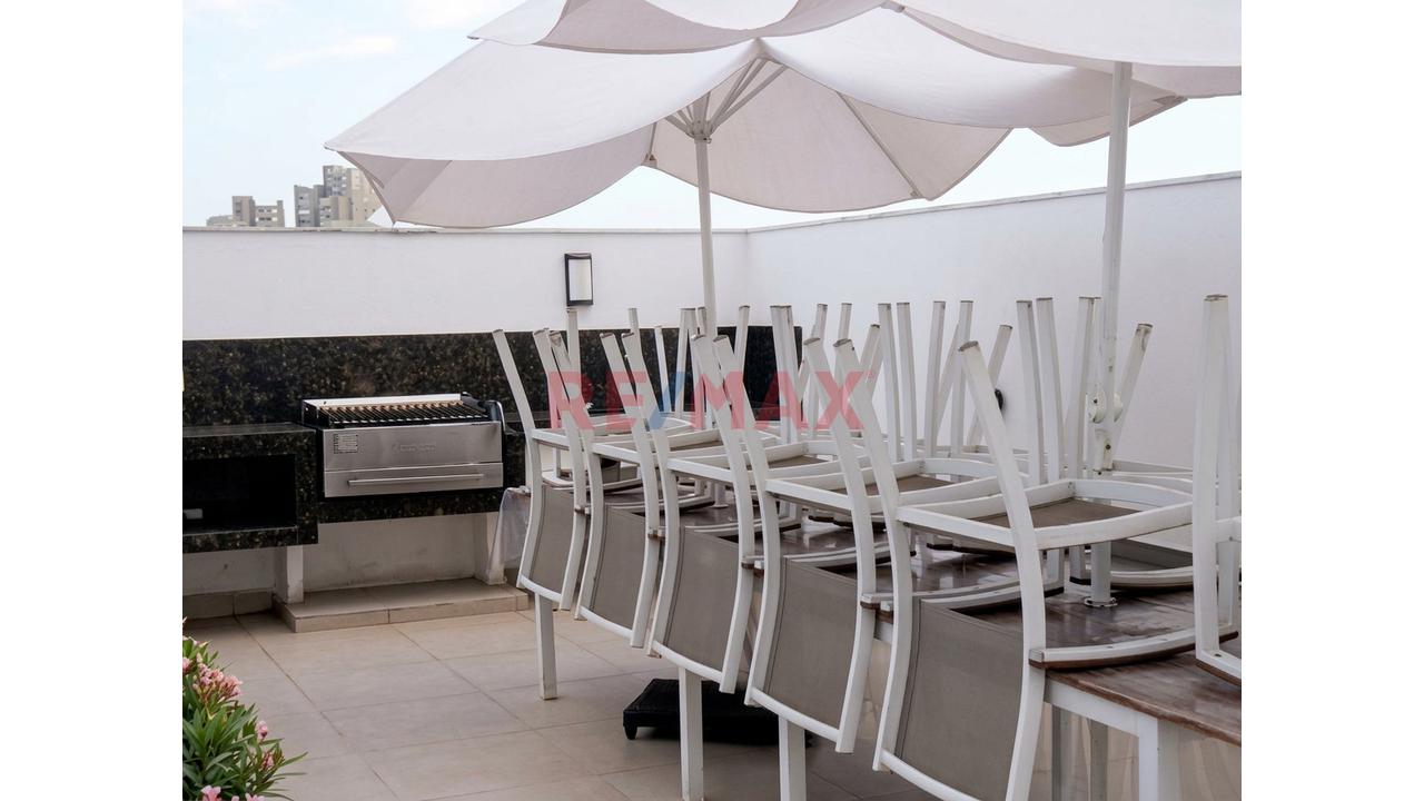 Venta De Elegante Departamento Amoblado En San Isidro 1Er Piso — foto 12