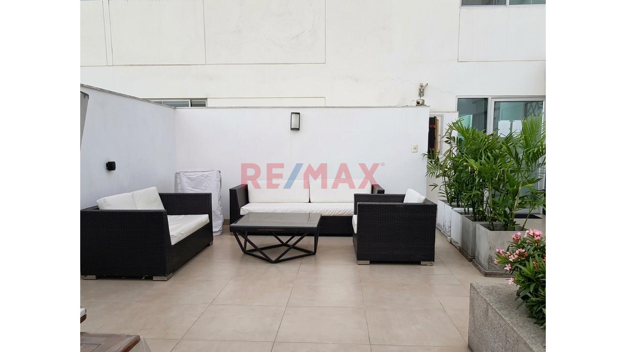 Venta De Elegante Departamento Amoblado En San Isidro 1Er Piso — foto 11