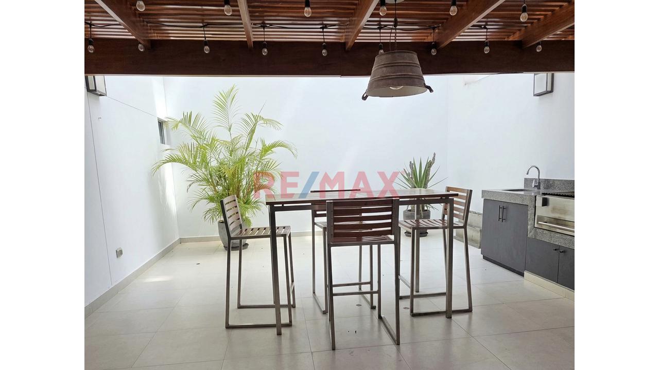 Venta De Elegante Departamento Amoblado En San Isidro 1Er Piso — foto 9