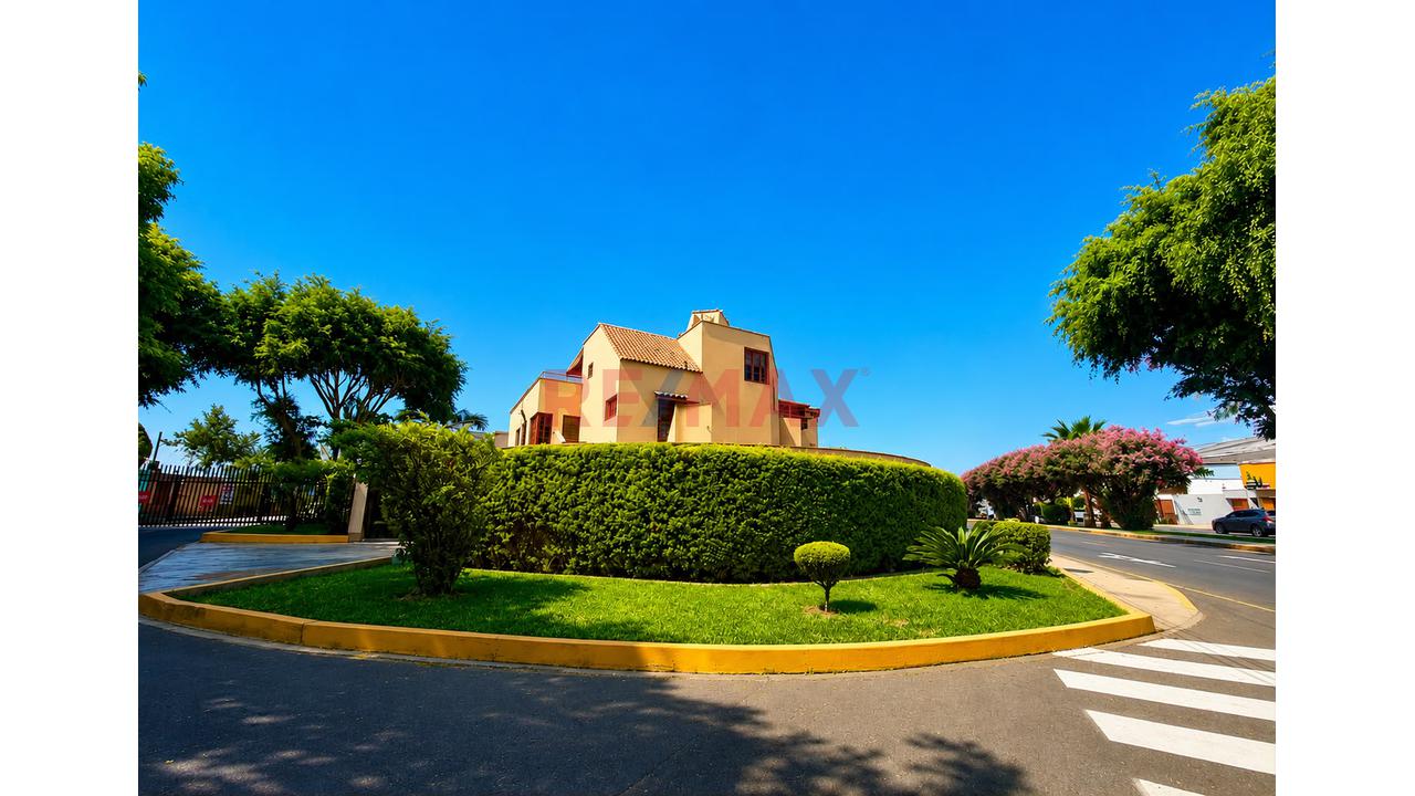 Venta Dúplex Tipo Casita Con Terreza Y Vista Al Parque La Molina - 1