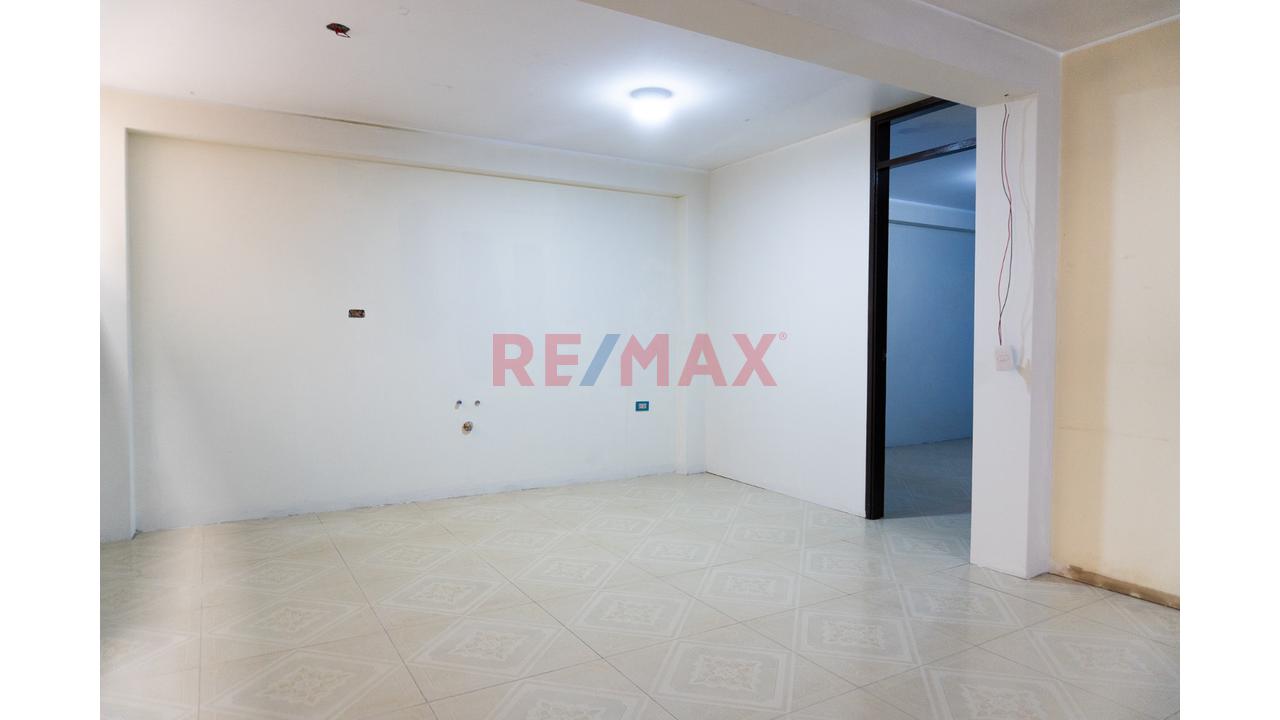 🏡 Venta Casa Comercial 2 Pisos + Azotea - 12