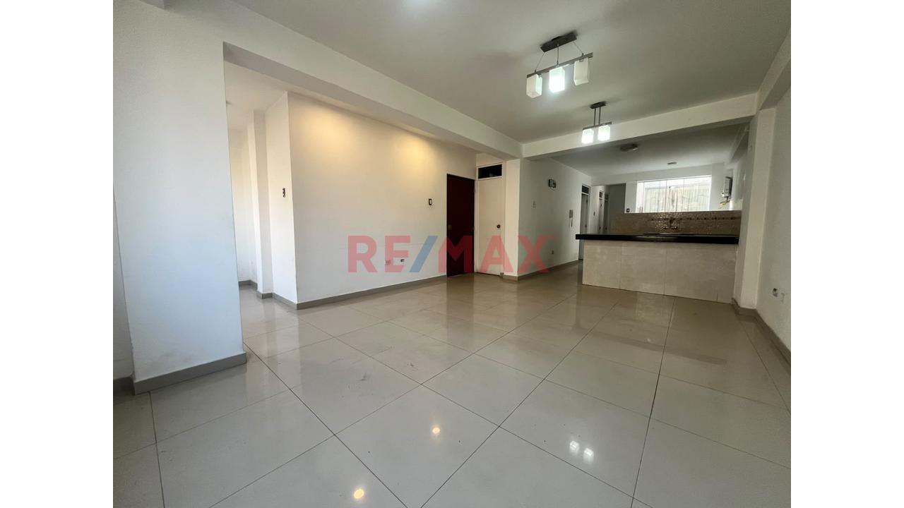 ¡Amplio Departamento En Venta En Ate Vitarte!