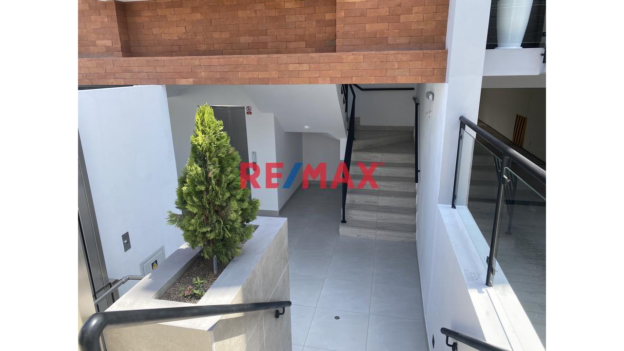 Departamento De Estreno, Cerca Del Pentagonito