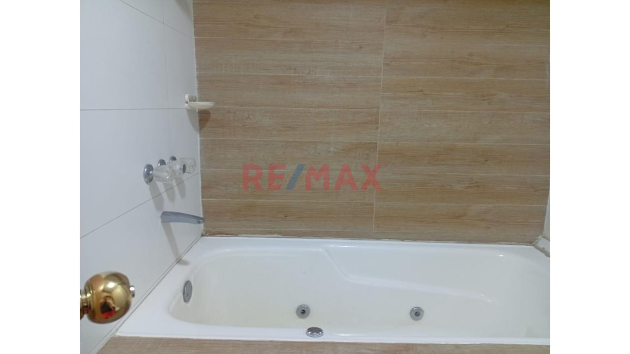 Hermoso Departamento En Venta Ubicado Entre 2 Avenidas Importantescomo La Avenida Carlos Izaguirre Y La Avenida Santa Rosa — foto 9
