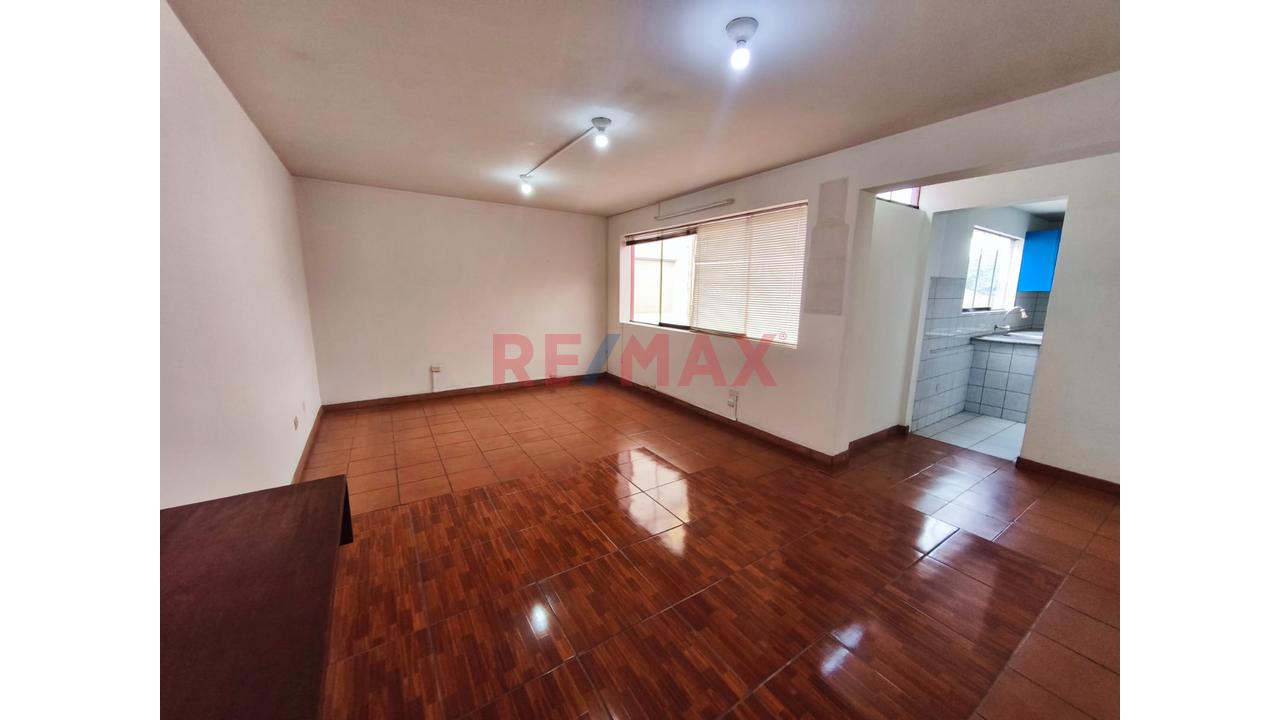 Local Comercial En Plena Avenida Andres A. Aramburu - 2