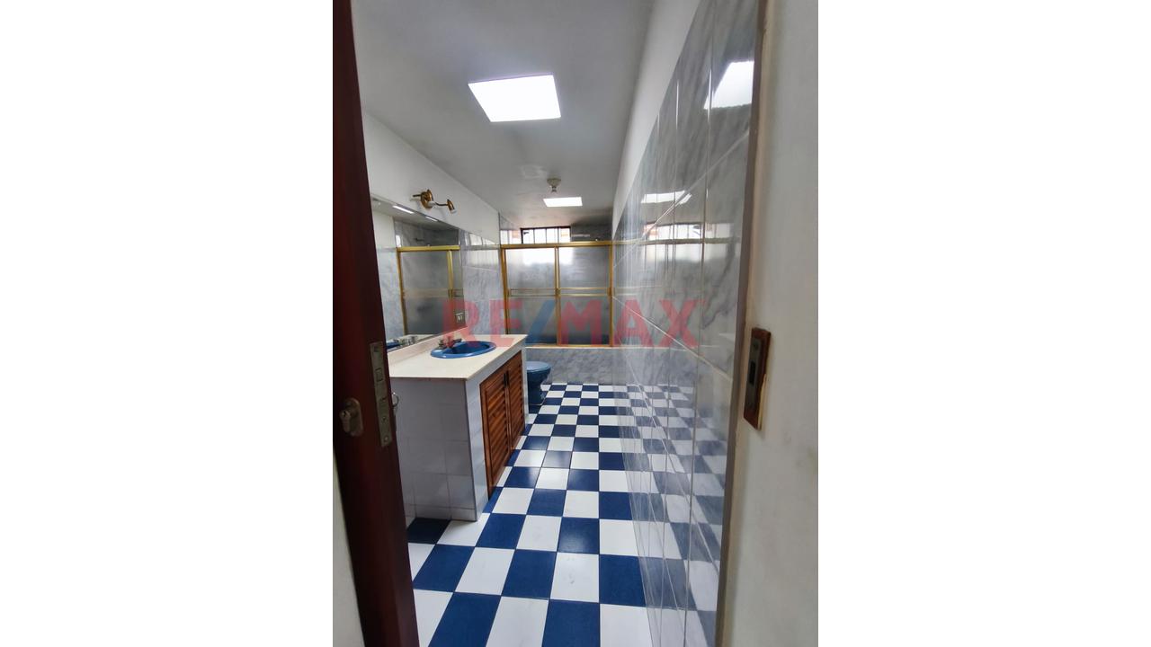 Local Comercial En Plena Avenida Andres A. Aramburu - 7