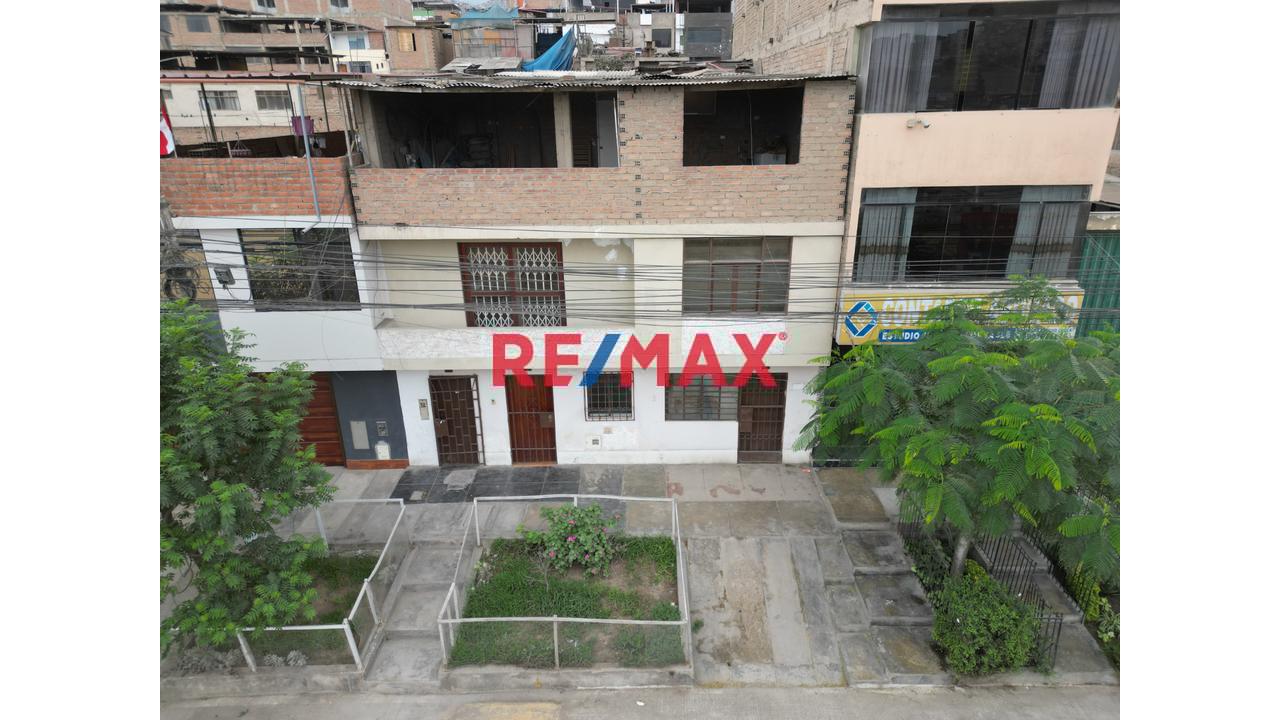 Se Vende Casa Como Terreno. - Av. Nicolas De Piérola - Villa María Del Triunfo