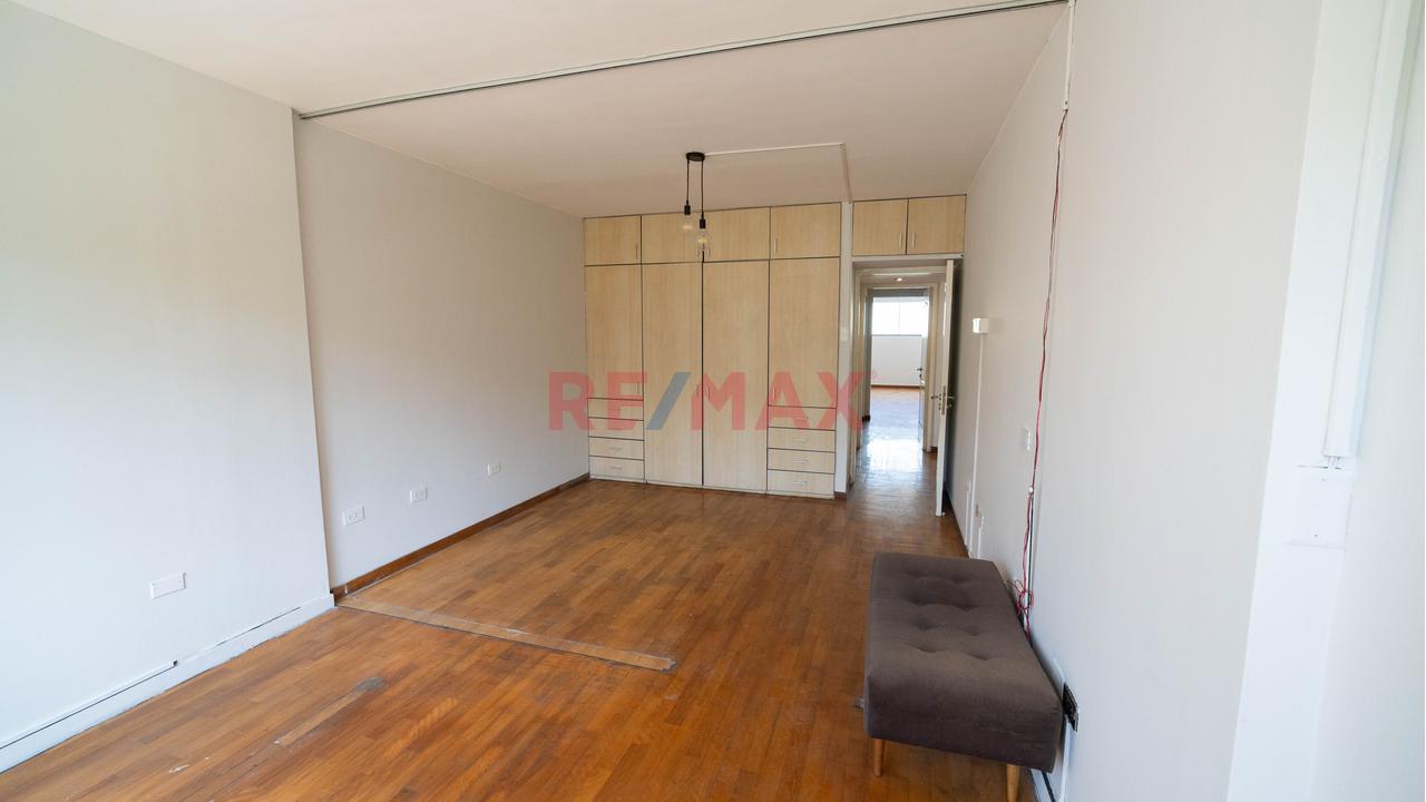 Vive En Exclusiva Zona De Miraflores!!... Departamento De 176.35 M2, En 2Do Piso, Con Vista A Parque + Estacionamiento — foto 8