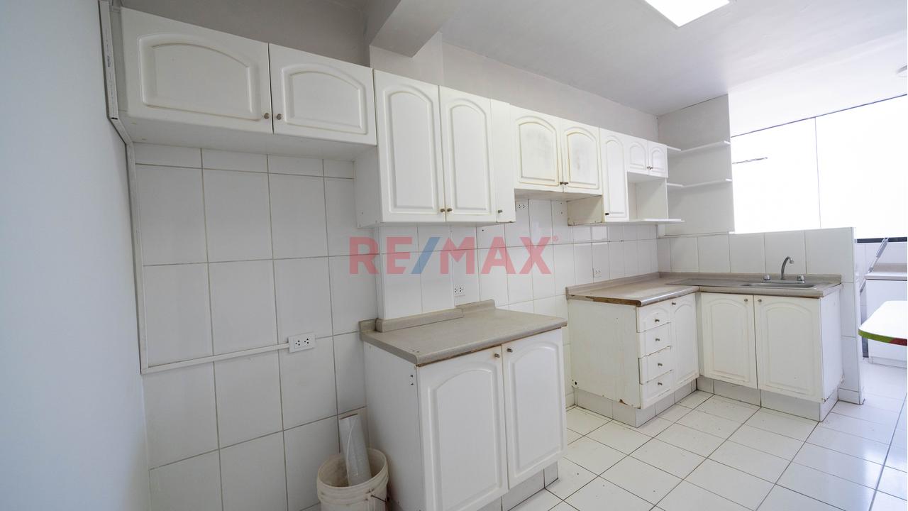 Vive En Exclusiva Zona De Miraflores!!... Departamento De 176.35 M2, En 2Do Piso, Con Vista A Parque + Estacionamiento — foto 10