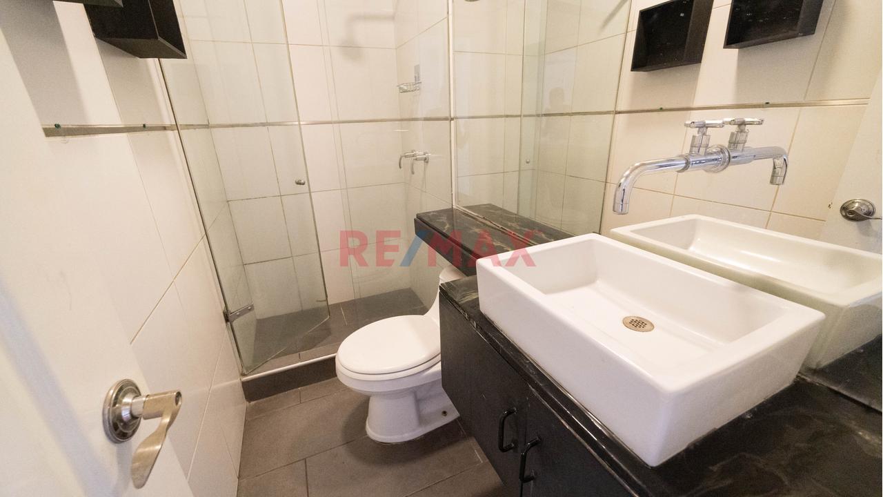 Vive En Exclusiva Zona De Miraflores!!... Departamento De 176.35 M2, En 2Do Piso, Con Vista A Parque + Estacionamiento — foto 9