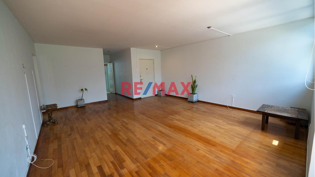 Vive En Exclusiva Zona De Miraflores!!... Departamento De 176.35 M2, En 2Do Piso, Con Vista A Parque + Estacionamiento