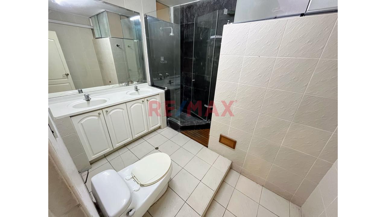 Vive En Exclusiva Zona De Miraflores!!... Departamento De 176.35 M2, En 2Do Piso, Con Vista A Parque + Estacionamiento — foto 6