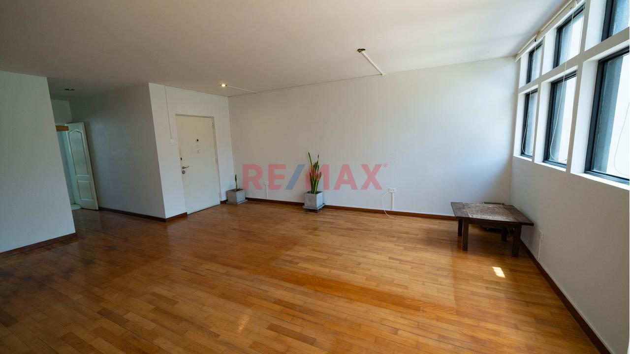 Vive En Exclusiva Zona De Miraflores!!... Departamento De 176.35 M2, En 2Do Piso, Con Vista A Parque + Estacionamiento — foto 3