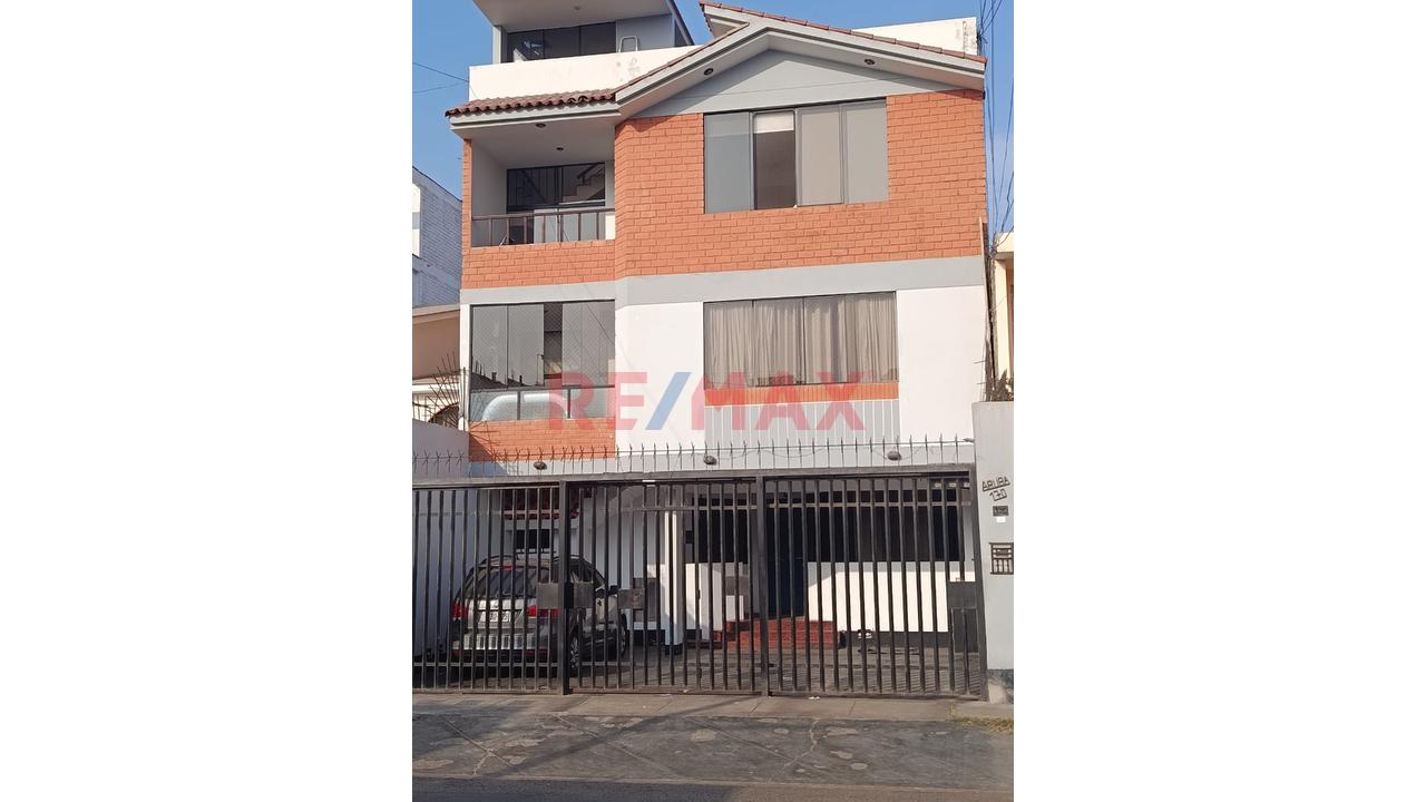 En Venta Estacionamiento En Calle Aruba - Cedros De Villa Chorrillos — foto 3