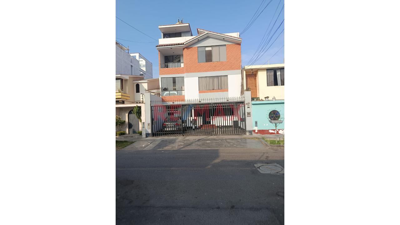 En Venta Estacionamiento En Calle Aruba - Cedros De Villa Chorrillos — foto 2