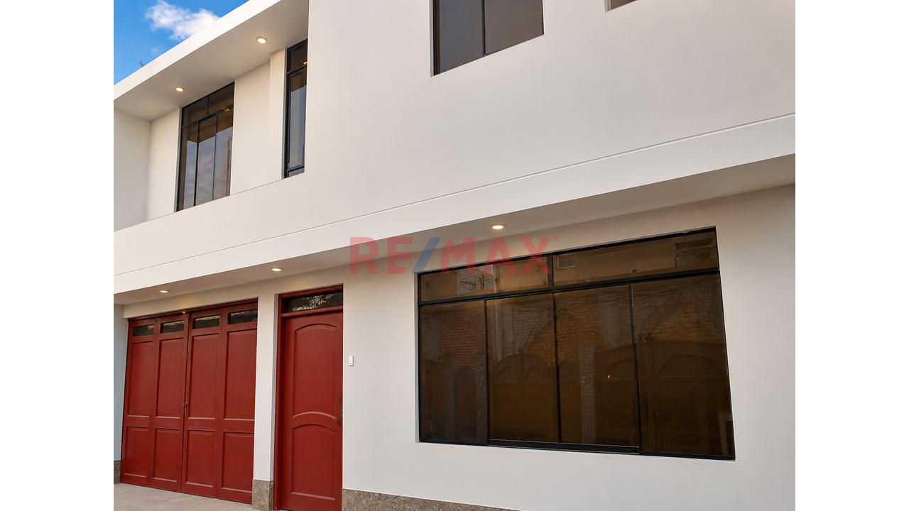 🏡 Casa De 2 Pisos En Venta | Amplios Espacios Y Excelente Ubicación En San Juan De Lurigancho