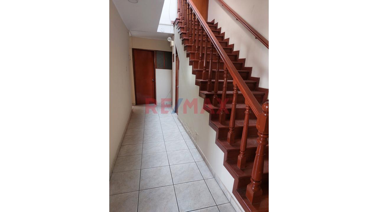 Casa Comercial En Venta - 5