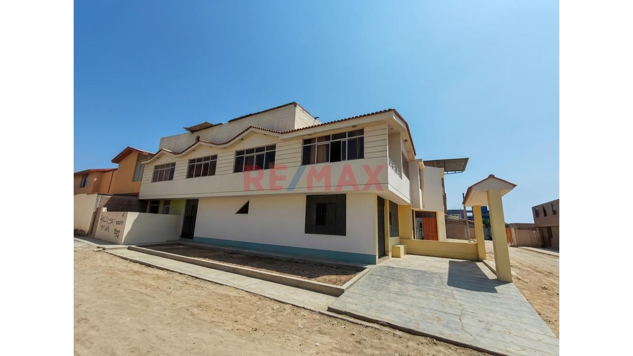 🏡 ¡Amplia Casa De 3 Pisos En Venta! 🏡