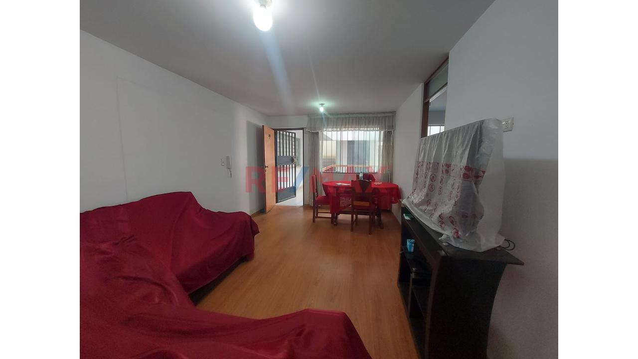 Venta De Departamento En Tercer Piso Con Cochera Cerca Al Mercado De Productores En Ate — foto 4