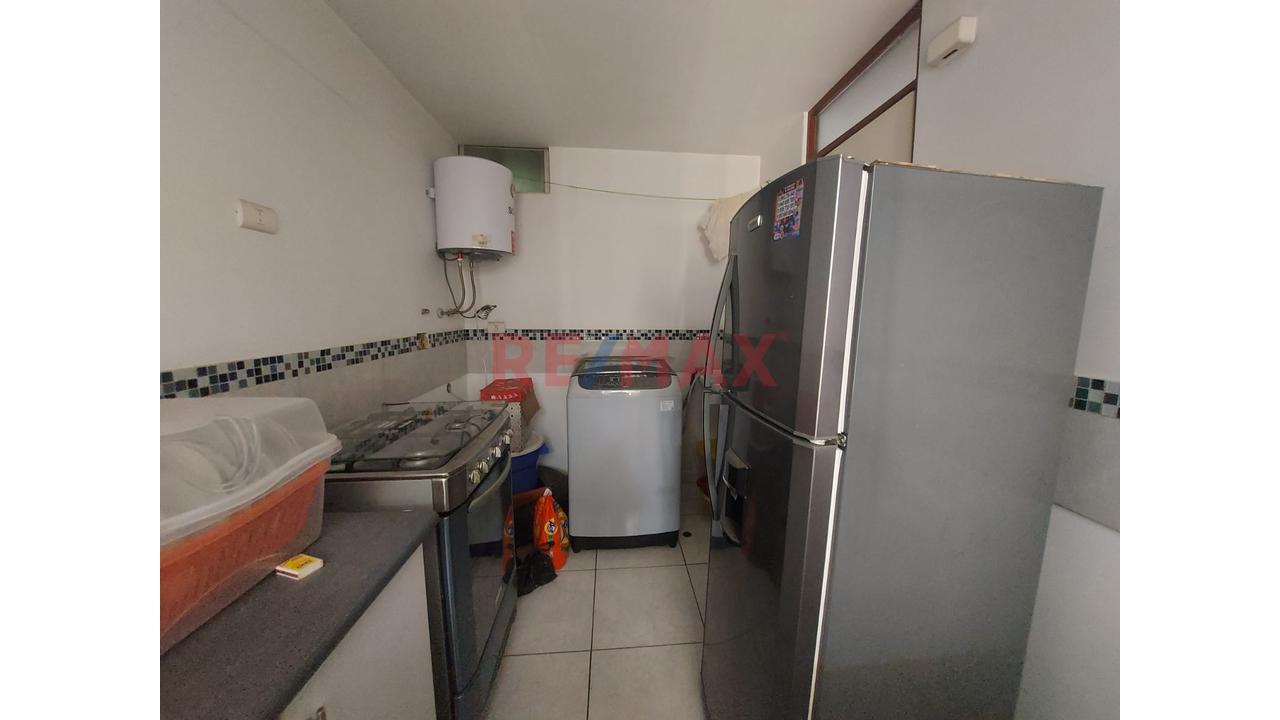 Venta De Departamento En Tercer Piso Con Cochera Cerca Al Mercado De Productores En Ate — foto 7