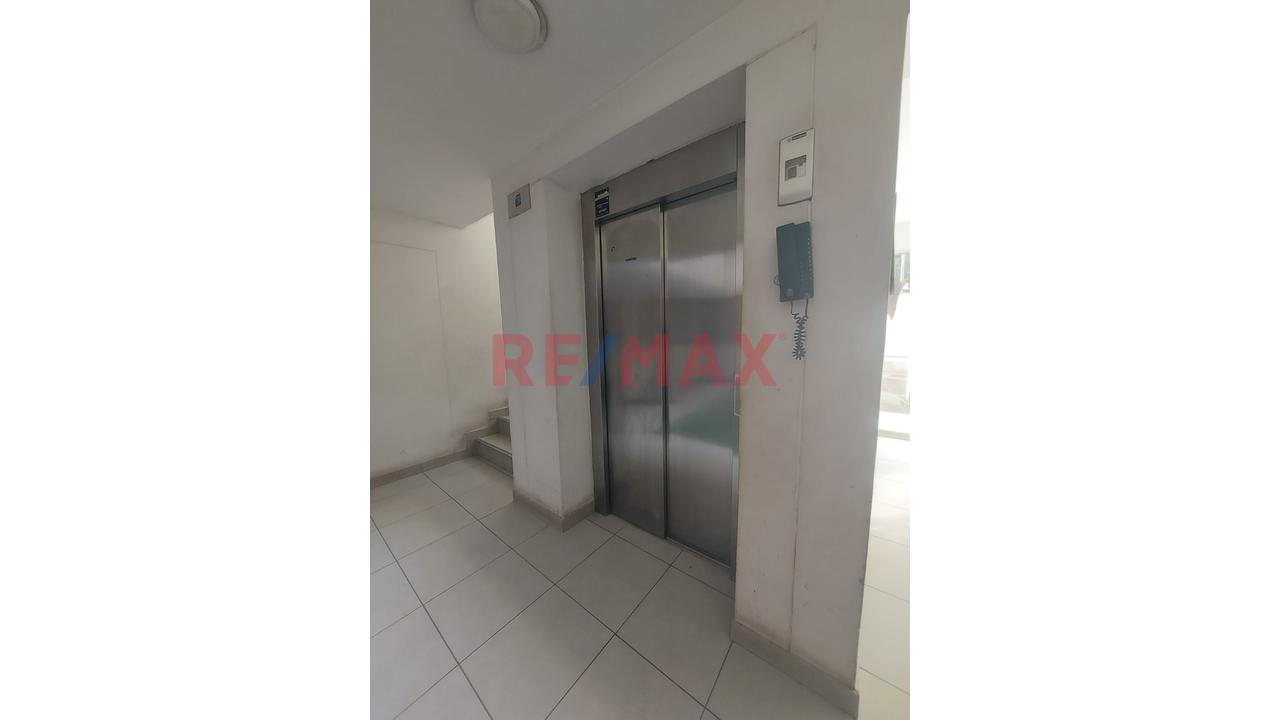 Venta De Departamento En Tercer Piso Con Cochera Cerca Al Mercado De Productores En Ate — foto 15